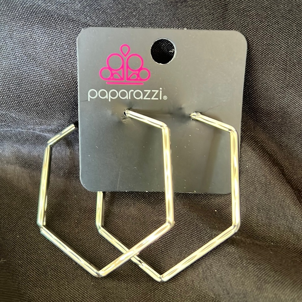 Paparazzi- NWT Vintage Paparazzi earrings (Buy more save more)